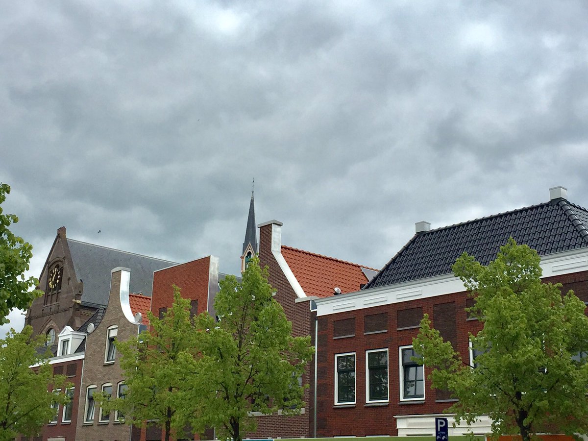 WTArchitecten's tweet photo. De woningen aan de Harinxmakade zijn bijna gereed. Aan de Singelzijde wordt nog druk gewerkt aan de royale binnenstadwoningen @gemeenteswf https://t.co/gXcpVMBX8a
