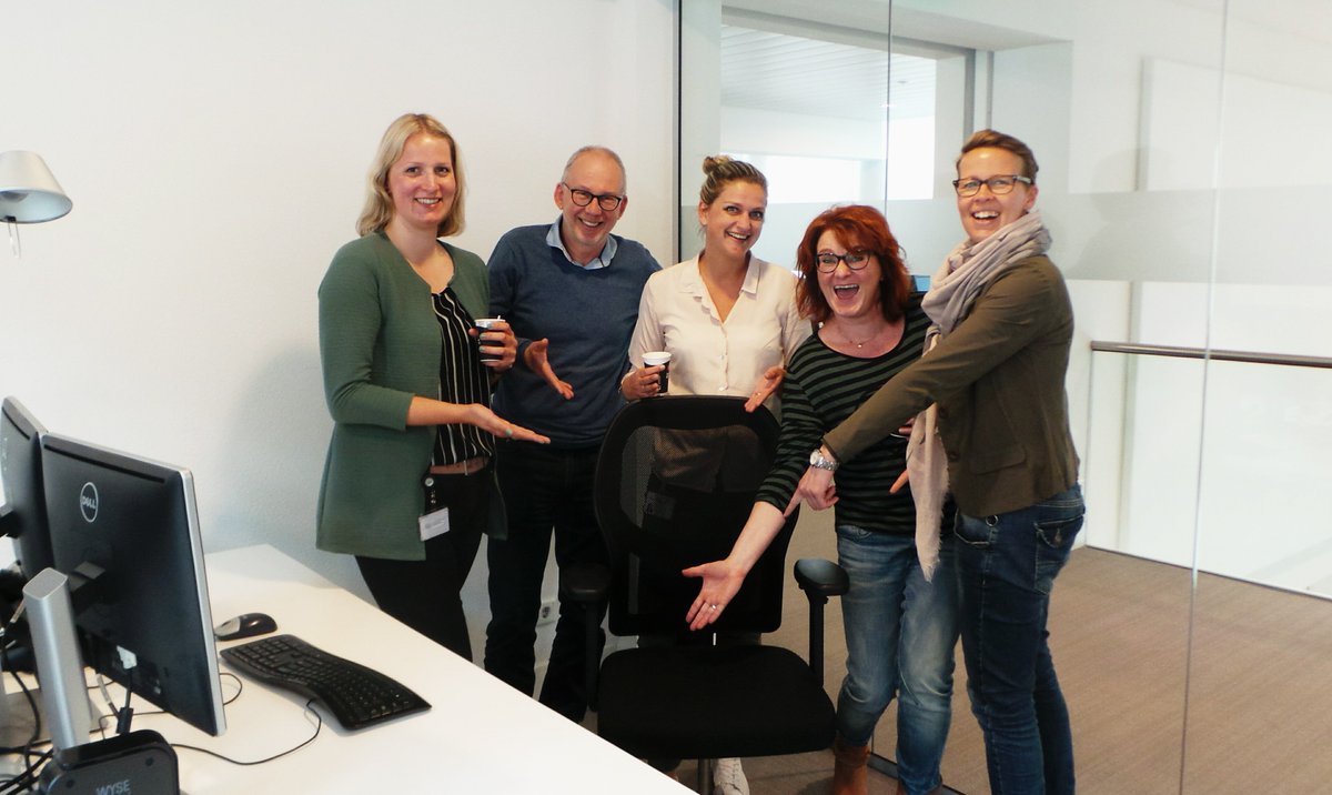 Gemeente_Venray's tweet photo. #Vacature! - Wie vult deze stoel? Wij zoeken een #communicatieadviseur (schaal 10, 36 u p/w). Delen mag! Succes! -> https://t.co/raMi0MKbcy https://t.co/duw1ePcGUI