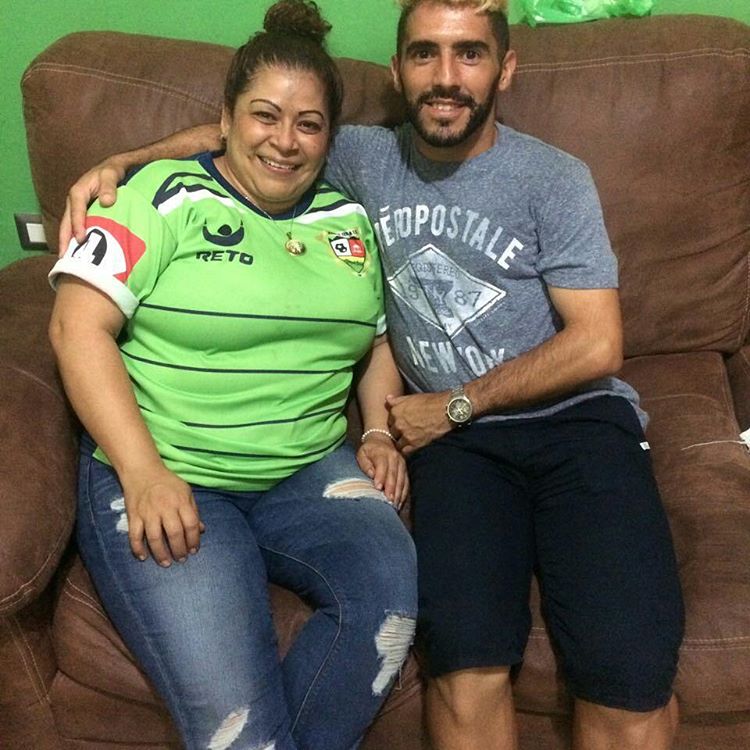 SinFlashes's tweet photo. Feliz Cumple Sergio Souza (@MotaSouza17 ) jugador en la actualidad del @santateclafc https://t.co/lfzokQAJfk