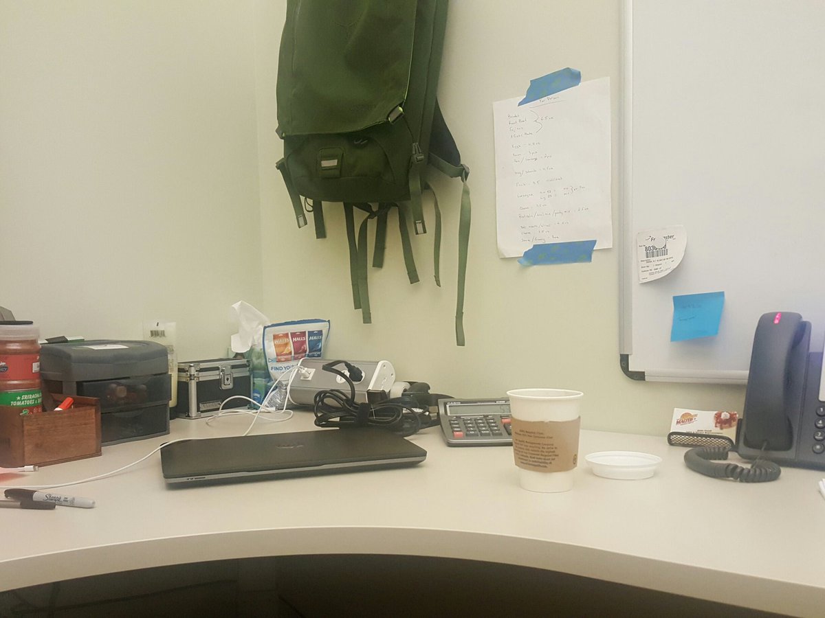 Cristiano_Mena's tweet photo. I love staring at the wall #deskproblems #officespace https://t.co/lrpFpzsuQZ