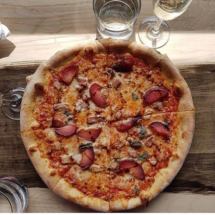 thepeasanttable's tweet image. You heard it here first: ALL pizzas are $12 on Tuesdays ALL day. 📷 by @eatztoronto . #blogto #tastethesix ift.tt/2q2dLAZ