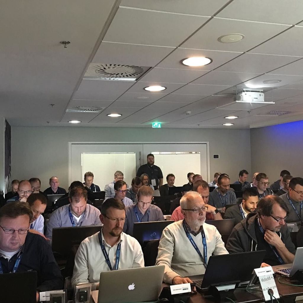 toinecl's tweet photo. #crestronmasters17 #programming #SIMPLSharp #typingwithtoine #typingwithyuri @crestron https://t.co/BmrzJYNBAt https://t.co/SOOsRZWaYr