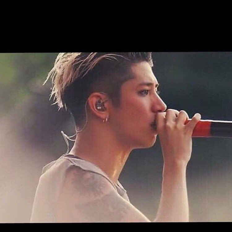 ケン ワンオク Takaの横顔が美しすぎる こんなにもかっこいい人いるんか Taka 惚れた人rt Oneokrock T Co Jcl70azdl6 Twitter