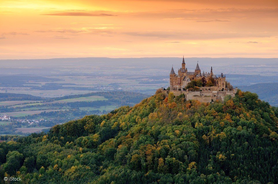 The #Hohenzollern route is just one of over 150 scenic routes you can experience in #Germany! #germanytourism fcld.me/NZTY2g