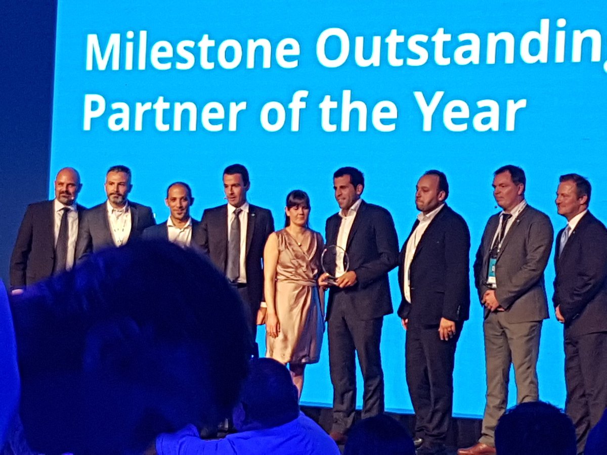 SecurityBuyer's tweet photo. @milestone_mea OUTSTANDING PARTNER OF THE YEAR goes to... @Dell #MilestoneCommunitydays #EMEA2017 #Dubai https://t.co/vzqldDkwsx