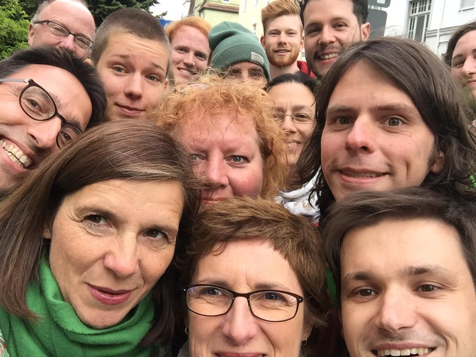 BriHasselmann's tweet photo. NRW braucht starke Grüne 14.5.17 #HaustürwahlkampfBielefeld @GoeringEckardt @schreiblockade @matthi_bolte @COseiNRW https://t.co/VFUo4ZOqTI