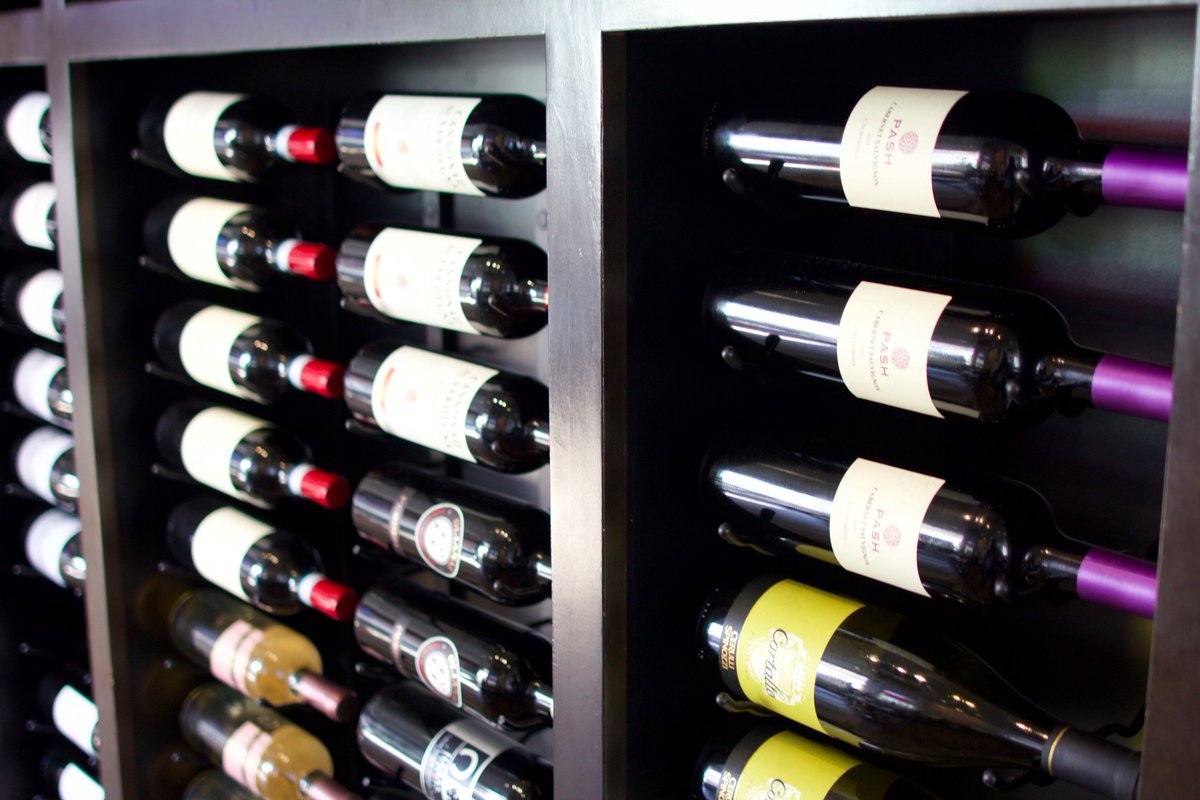 Happy @NationalMoscatoDay! Stop by our *DTLB* location today for a FREE glass of Moscato with any meal purchase! bit.ly/2qOGVGD