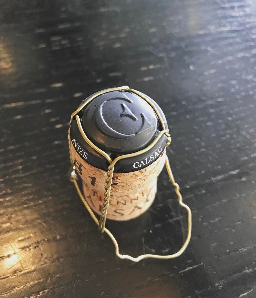 CoeurWineCo's tweet photo. Loving the new @etiennecalsac muselet in matte black. If Batman made Champagne it would look like this. https://t.co/jahm0r1sNd https://t.co/zzJ1ABZkwe