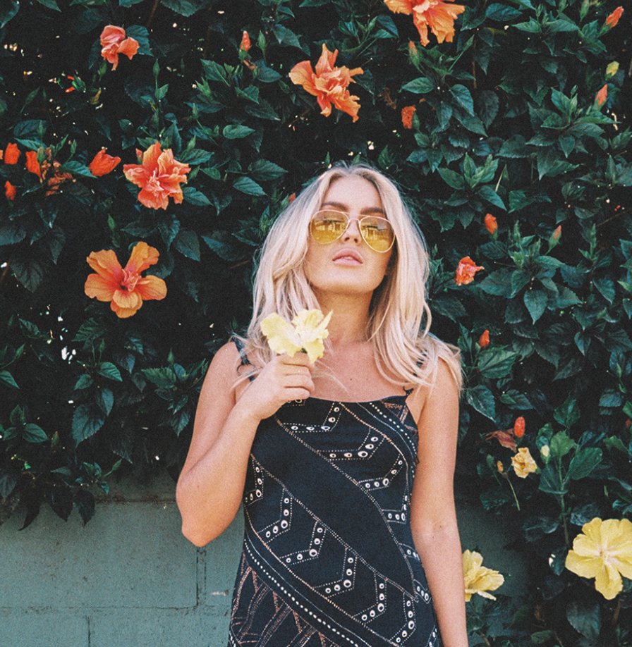 70s Vibe via #AngelinaBlick ow.ly/Khxz30bsLTu #FashionBlogger #FashionInfluencer #FashionMagazine