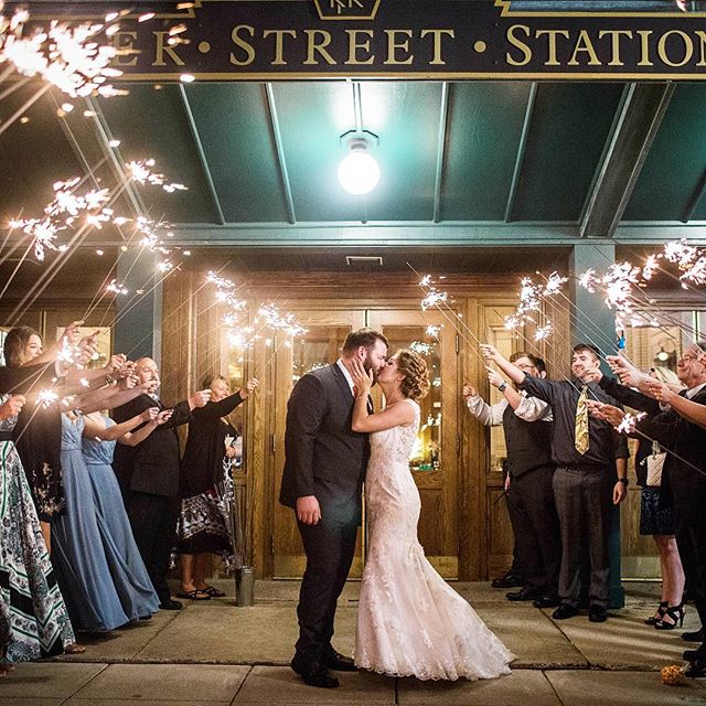VIPSparklers's tweet photo. https://t.co/JTkAFI60jU Make your #weddingexit sparkle! #weddingsparklers #weddingexit #sparklerexit #sparklers #weddingsendoff #wedding https://t.co/oj35yHPR9J