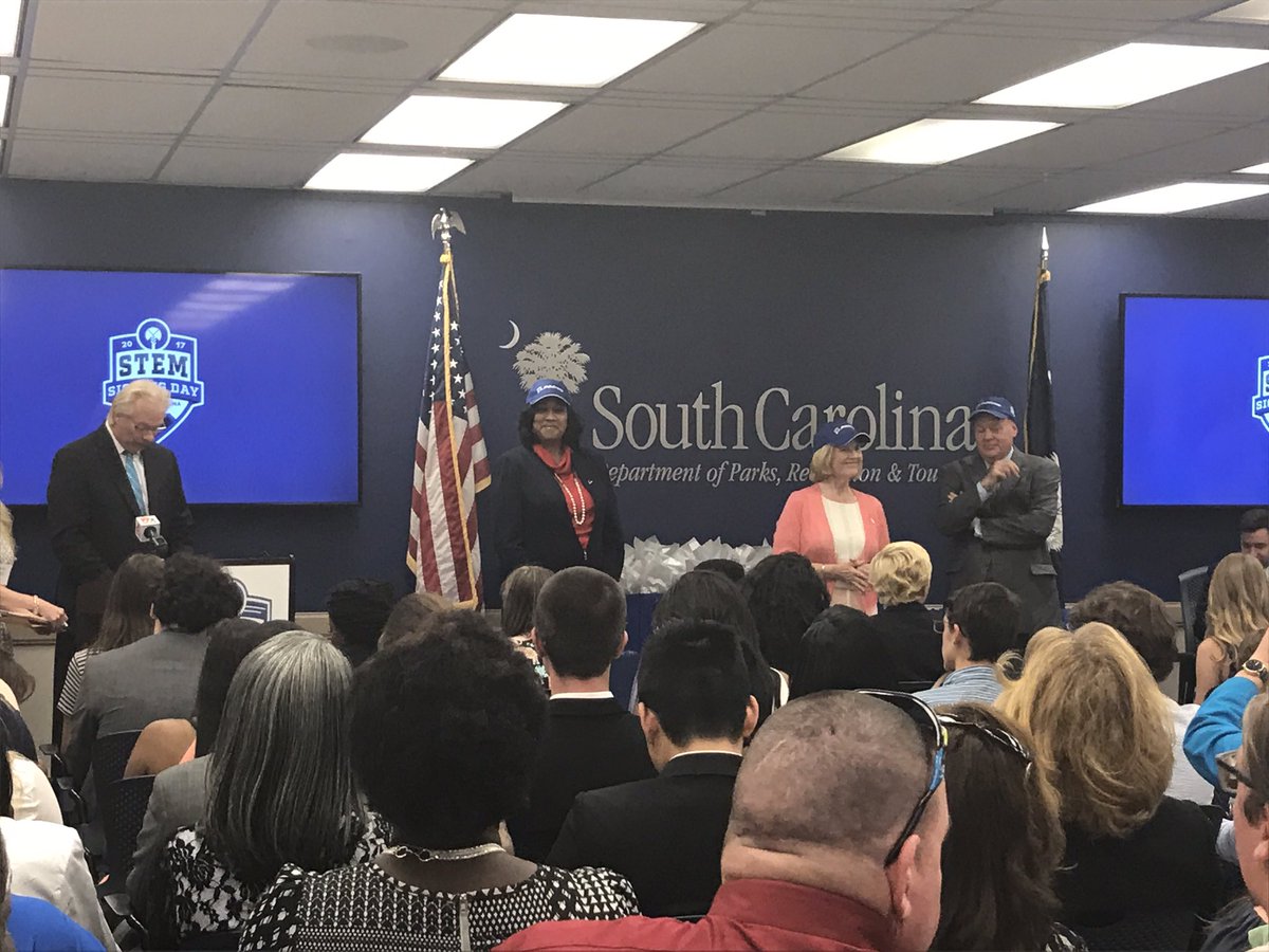 Recognizing #seniors who have committed to a STEM major.Thank you Boeing for being a powerhouse &amp; a leader!