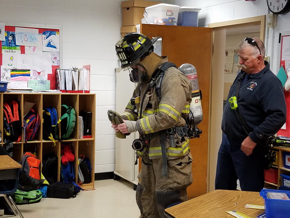 HyblaK's tweet photo. We watched Firefighter Shannon put on all of his gear @HyblaValleyES https://t.co/mGzpmJcY7y