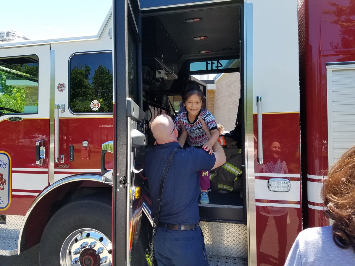 HyblaK's tweet photo. A helping hand down after seeing the inside of the truck @HyblaValleyES https://t.co/SZXBd9TZB7