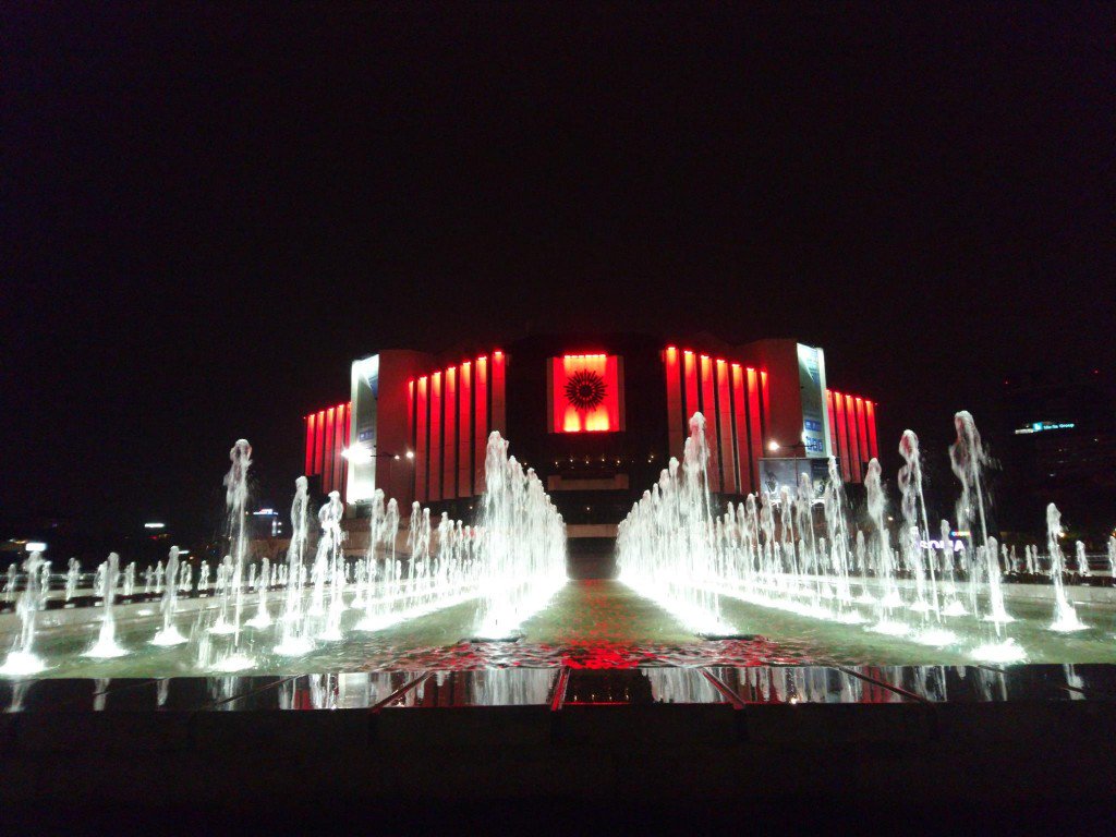 wfhemophilia's tweet photo. Más de 70 edificaciones formaron parte de la campaña “Iluminarse de rojo” este 17 de abril. ¿Está alguna cerca de usted? https://t.co/3AlgKDmHCA