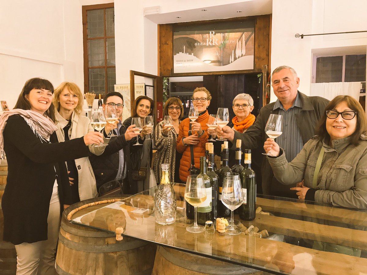 Iene5Project's tweet photo. Celebrating the success of the #IENE5 project with some Italian prosecco in #Siena https://t.co/T7MbqpEBJJ