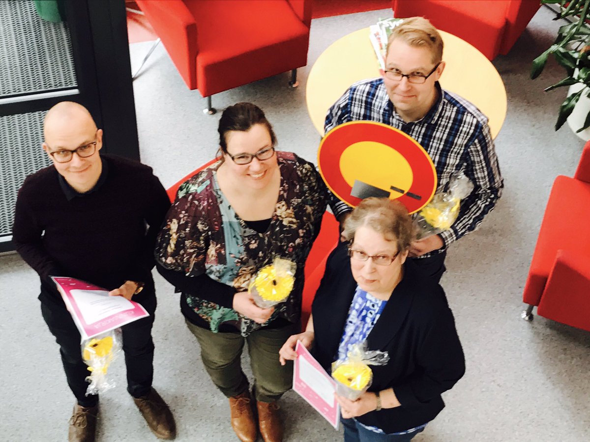 #liikenneturvallisuus -palkintoja pokkaamassa <a href="/Joensuu_fi/">Joensuun kaupunki</a> 'n viestintä ja <a href="/jnspolkijat/">joensuunpolkijat</a> Turvallisuutta yhdessä tehden! Kiitos! <a href="/viitaniemim/">Markus Viitaniemi</a>