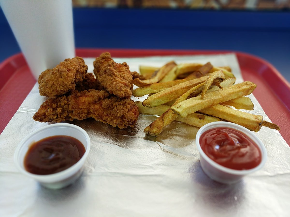 BackwoodsBurger's tweet photo. Happy Hour today from 12-2pm! Enjoy 20% off ANY combo meal of your choice like our fresh chicken tenders and hand-cut french fries. :) https://t.co/MdOnoNlc8d