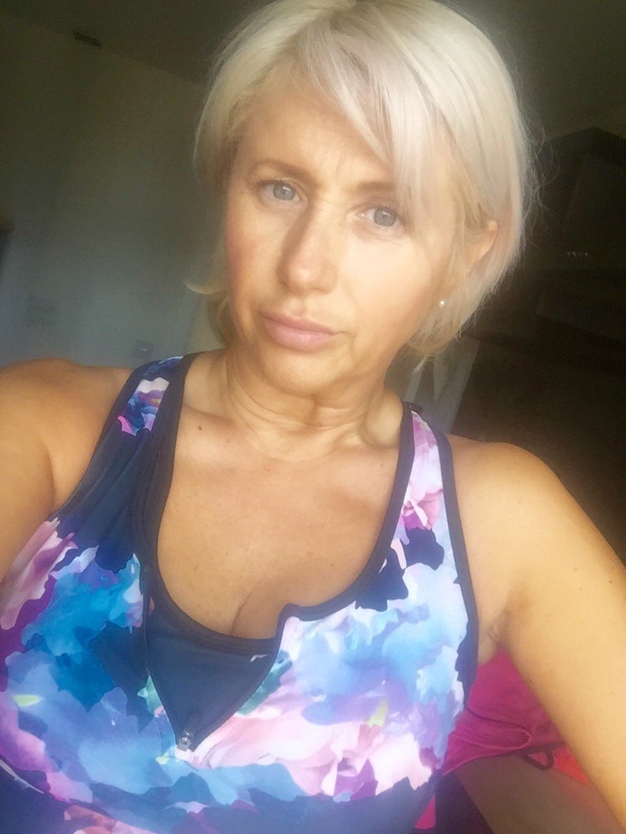 Tribe517's tweet photo. Rarely seen without my slap guys, but bare faced with even smooth complexion from #tribe517 love this stuff!! Post walk hydration protection https://t.co/owCHPnVK8n