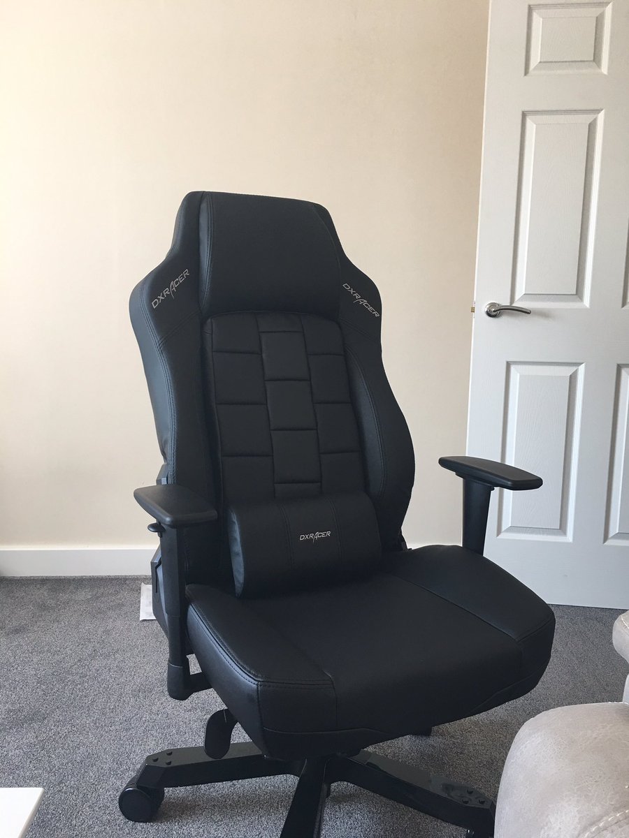 WardAron's tweet photo. @OverclockersUK thanks guys really happy with my new chair! Was a fast delivery too. https://t.co/jIpSIexhHp