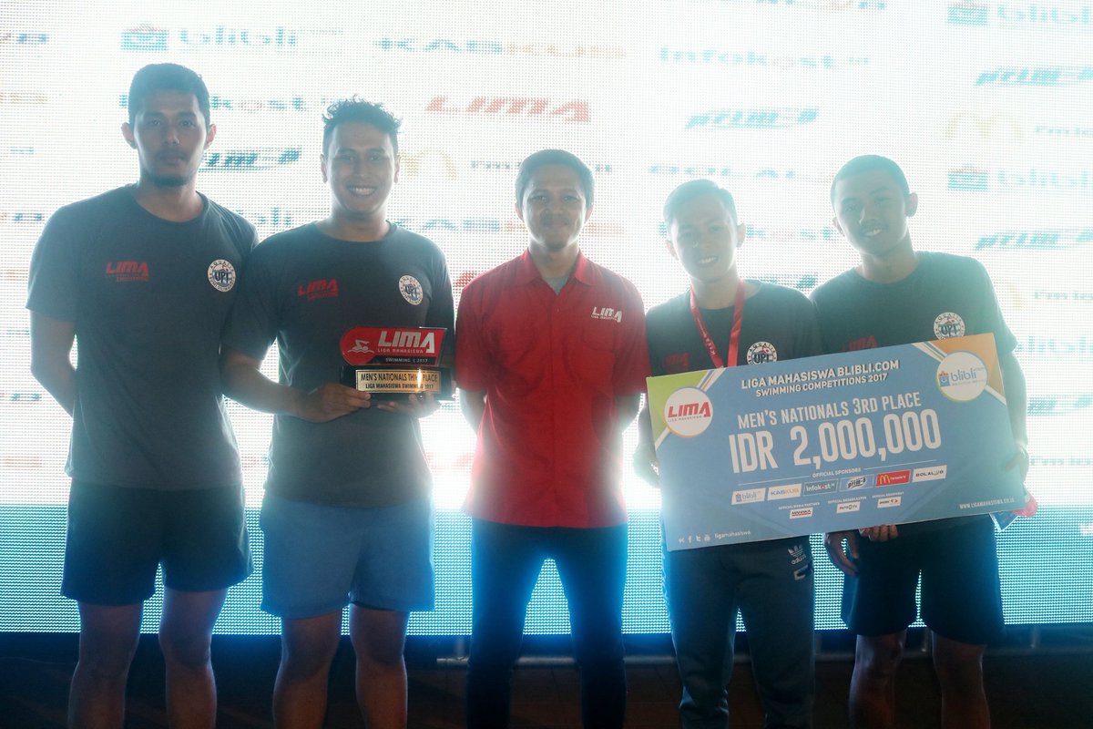 Peringkat ketiga putra LIMA <a href="/Bliblidotcom/">Blibli</a> Swimming Competitions 2017 : Universitas Pendidikan Indonesia (UPI)
.
#LigaMahasiswa #LIMASwimming