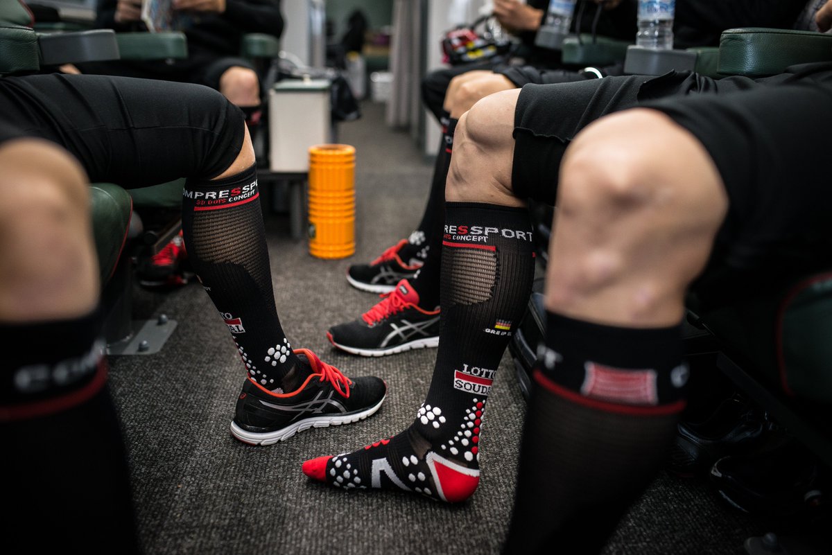 CompressportChi's tweet photo. ¿Cómo recuperan los ciclistas de la Volta Ciclista a Catalunya? Pues sí, con los Full Socks de #Compressport.
#WhereverYouRaceWeSupportYou https://t.co/HKKa4iyRBM