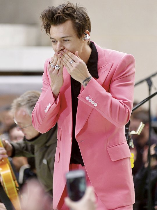 HARRYSS94's tweet photo. Il mio grande cuore 💗 @Harry_Styles  #HarryStylesTODAY https://t.co/QzNkuMybLw