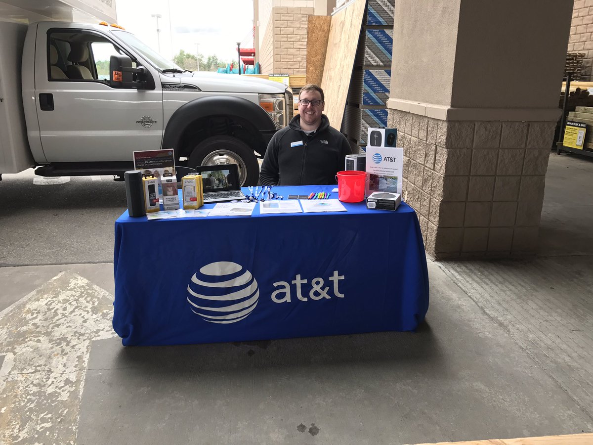 Scott from <a href="/Wicked_Windham/">Windham Warriors</a> setup and ready for Lowes Contractor Table Day! #OurNE <a href="/JannaDucich/">JannaDucich</a> <a href="/Phil__Oliveira/">Phil Oliveira</a> <a href="/CarolWalsh01/">Carol Walsh</a>