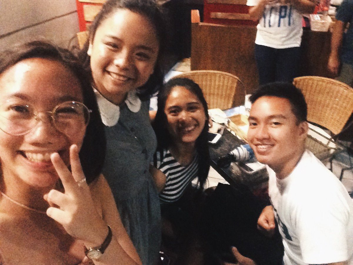 lanachan's tweet photo. conquered one of my fears tonight aaaaaa lots of love to my homies for the support 💖💖💖 #entablado #spokenword https://t.co/LvEkB3pTQz
