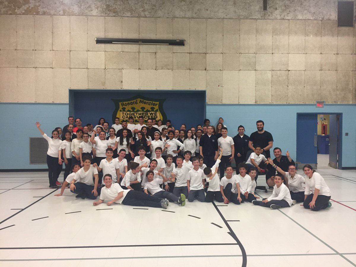Honore_Mercier's tweet photo. We did it!! 630 cubes in 15 minutes! HM & Saputo rock!! #defipierrelavoie #energycube #WeAreEnglishMtl https://t.co/CYOB7bKai3