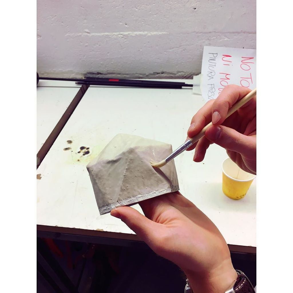 DosdeazucarShop's tweet photo. Alumnos que captan el concepto y crean sus propias piezas dentro del Master de diseño de Producto #porcelain #expe… https://t.co/WEXTvgyluJ https://t.co/HIqRvKfrgY