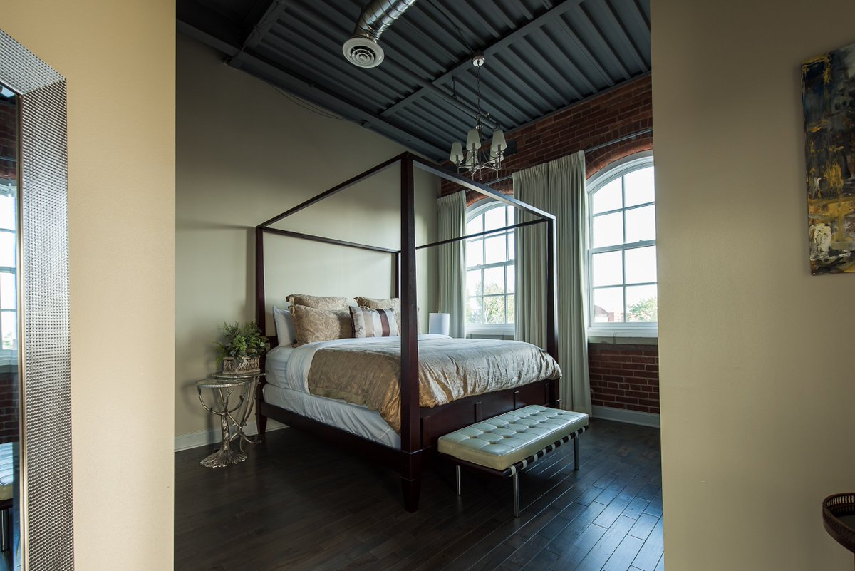 Foundry_Suites's tweet photo. King Suites as low as $136.95 per night! And a Two-Bedroom Queen Suite for as low as $189.00 a night! Call to book (716) 240-9693 #Buffalo https://t.co/sLfvAF2yVZ