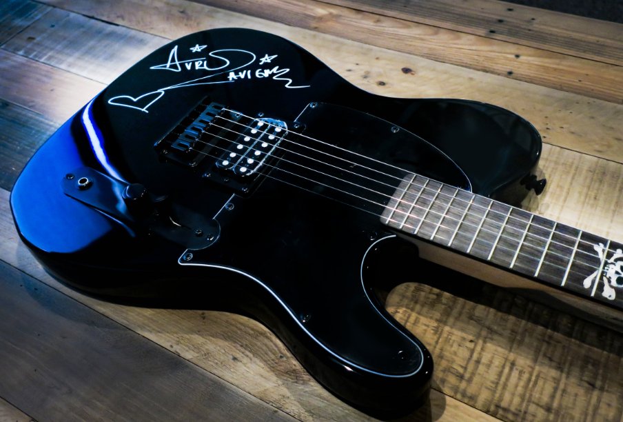 Fender's tweet photo. This sweet signed @AvrilLavigne Tele could be yours.
Learn more here: https://t.co/FynINmfaKD 

#AvrilLavigne #FenderProSweepstakes https://t.co/fFdEEUGnOO
