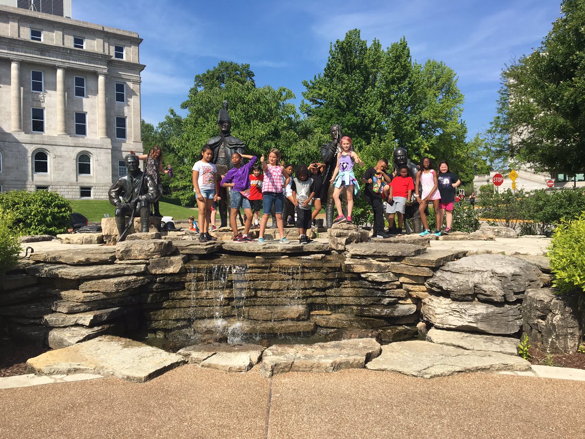 EllieKessinger's tweet photo. Made it to Jeff City a little early. Taking time to explore. Found a Lewis &amp; Clark monument! https://t.co/d91eze8o8Y