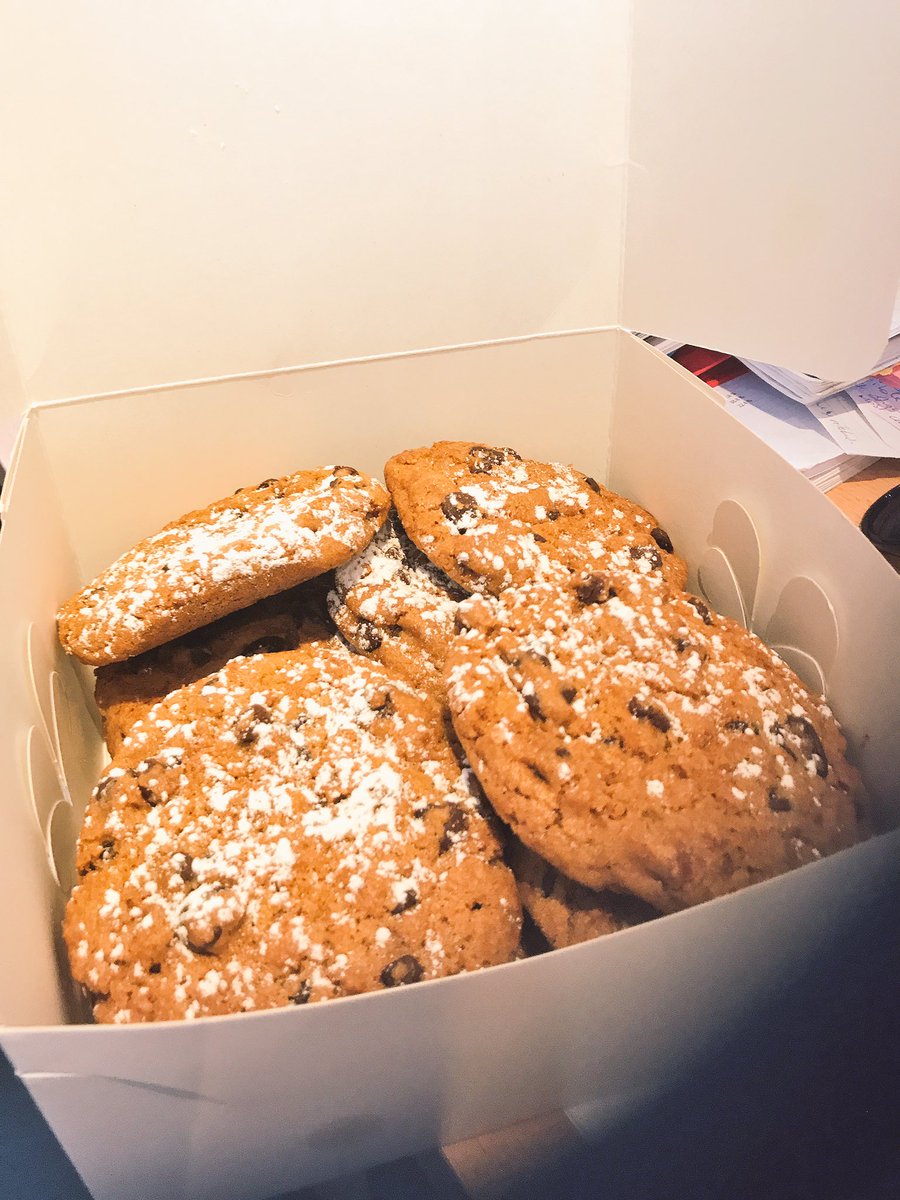 FuzionComms's tweet photo. Yummy!!! Thank you @HiltonDublin for making our Tuesday a little sweeter #cookiesandtea https://t.co/xMnBULZNyA