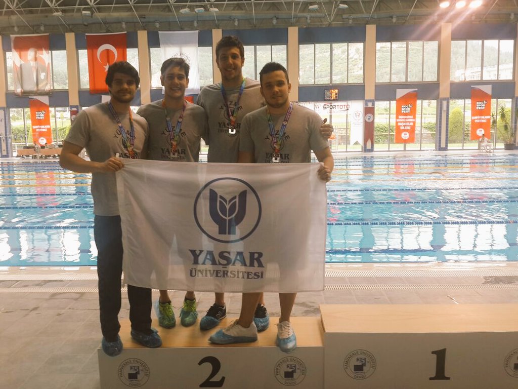 YasarUniv's tweet photo. 📢 Koç Spor Fest Türkiye Üniversiteler Yüzme Şampiyonası 4x100 metre Bayrak Karışık Yarışı'nda Yaşar Üniversitesi Erkek Takımı 2. olmuştur.🌊👍 https://t.co/ygViwn1Ga0