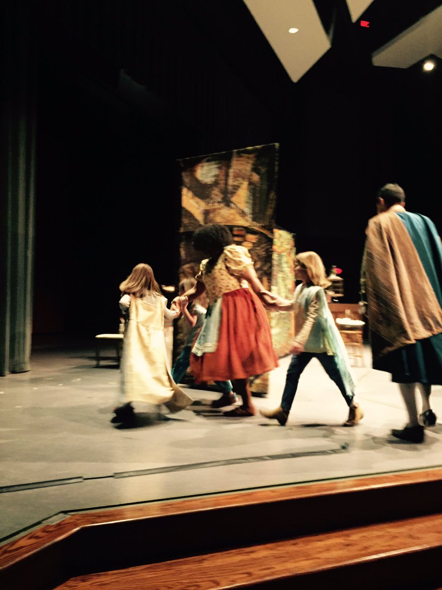 BobceanFrcs's tweet photo. #michiganoperatheater performs an interactive presentation of Rumplestiltskin @BobceanFrcs #warh @NewsHeraldMI https://t.co/BpORxaaVc9