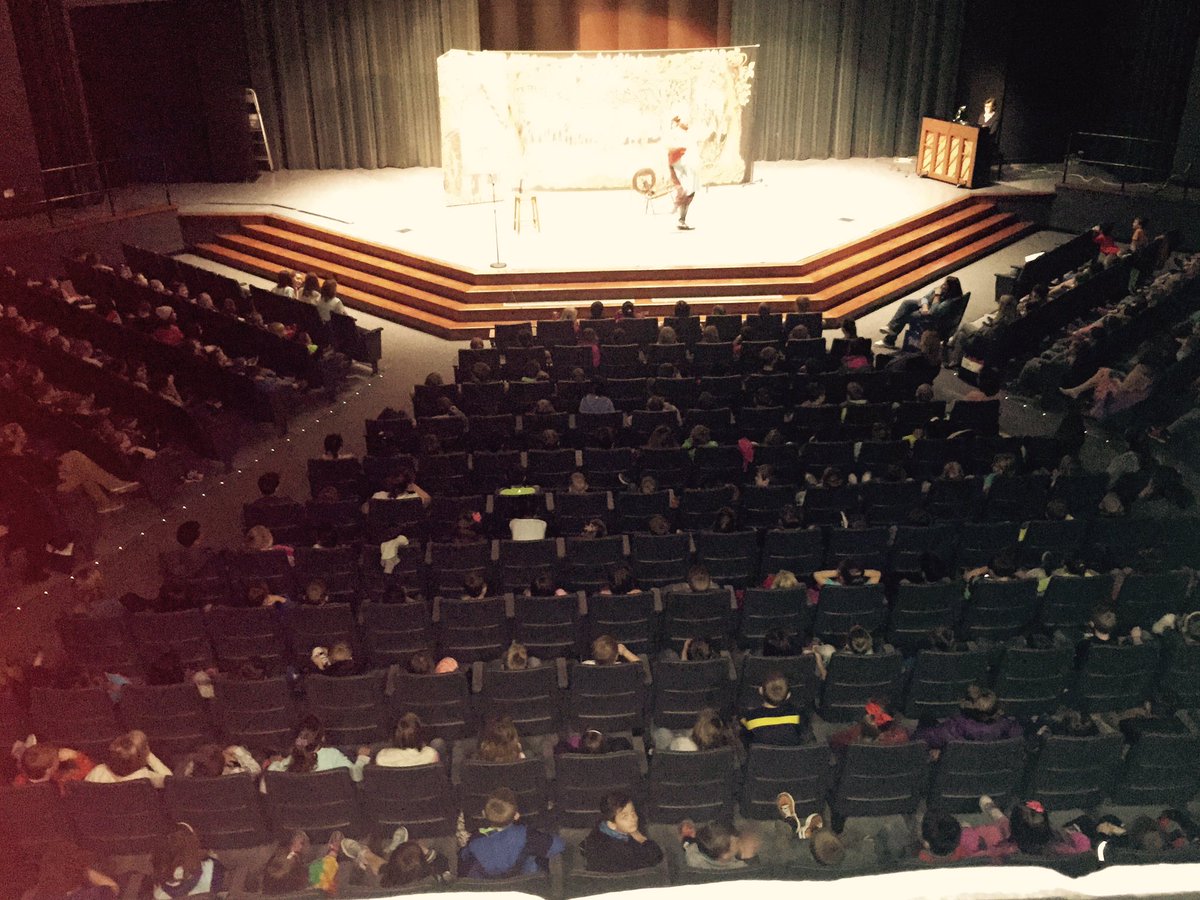 BobceanFrcs's tweet photo. #michiganoperatheater performs an interactive presentation of Rumplestiltskin @BobceanFrcs #warh @NewsHeraldMI https://t.co/BpORxaaVc9