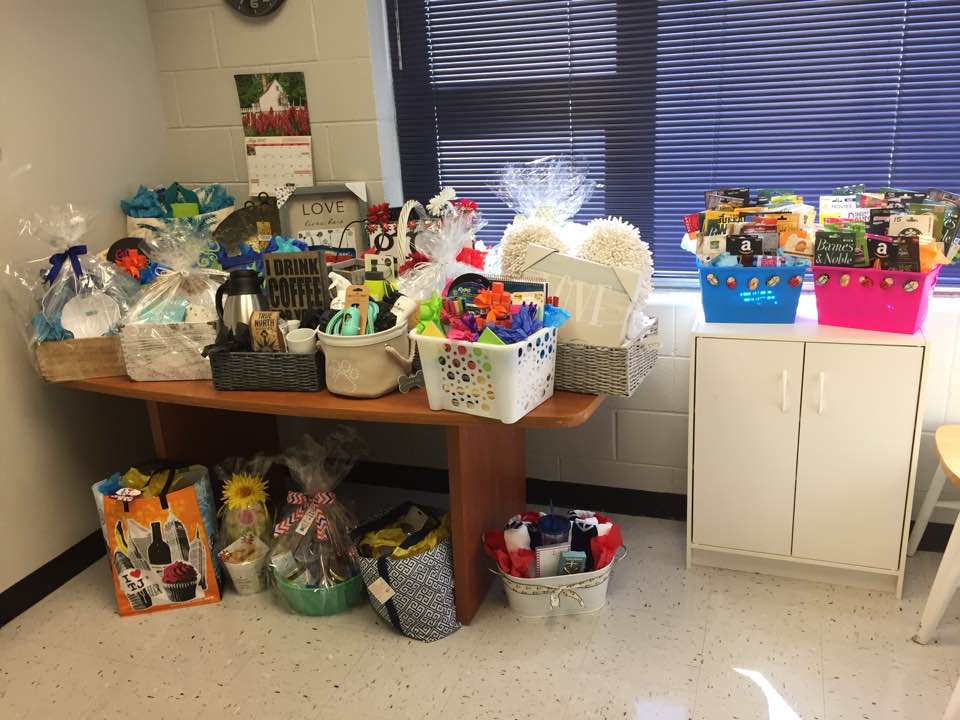 graftonms's tweet photo. Thank you to our PTSA for the Teacher Appreciation Week prize raffle! #everyonewillwin #gmsptsarocks https://t.co/4iSBWRHpgA