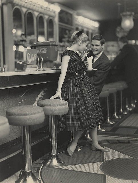 AlsBeverageCo's tweet photo. Why don't people still go on dates like this? 
 #TuesdayThoughts #SodaFountain #Soda #FountainSoda https://t.co/rqtXkJpCqz