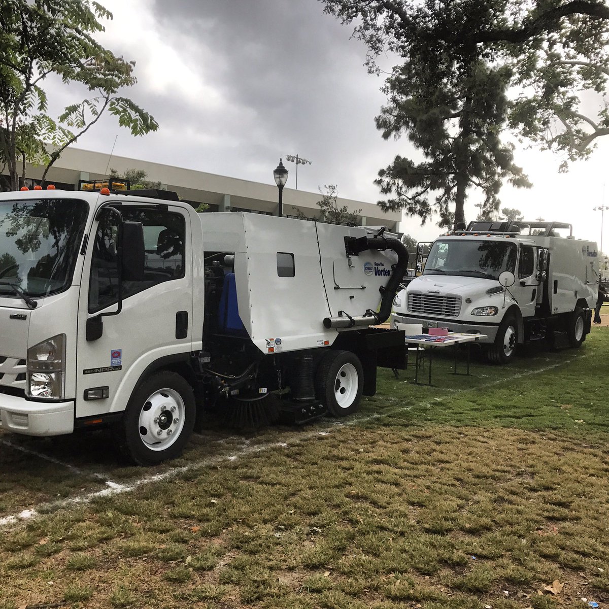 TheSweeperShop's tweet image. Setting up for the #MSA show in South Gate

#sweepershop #schwarzesweepers #bestsweeper #streetsweeper