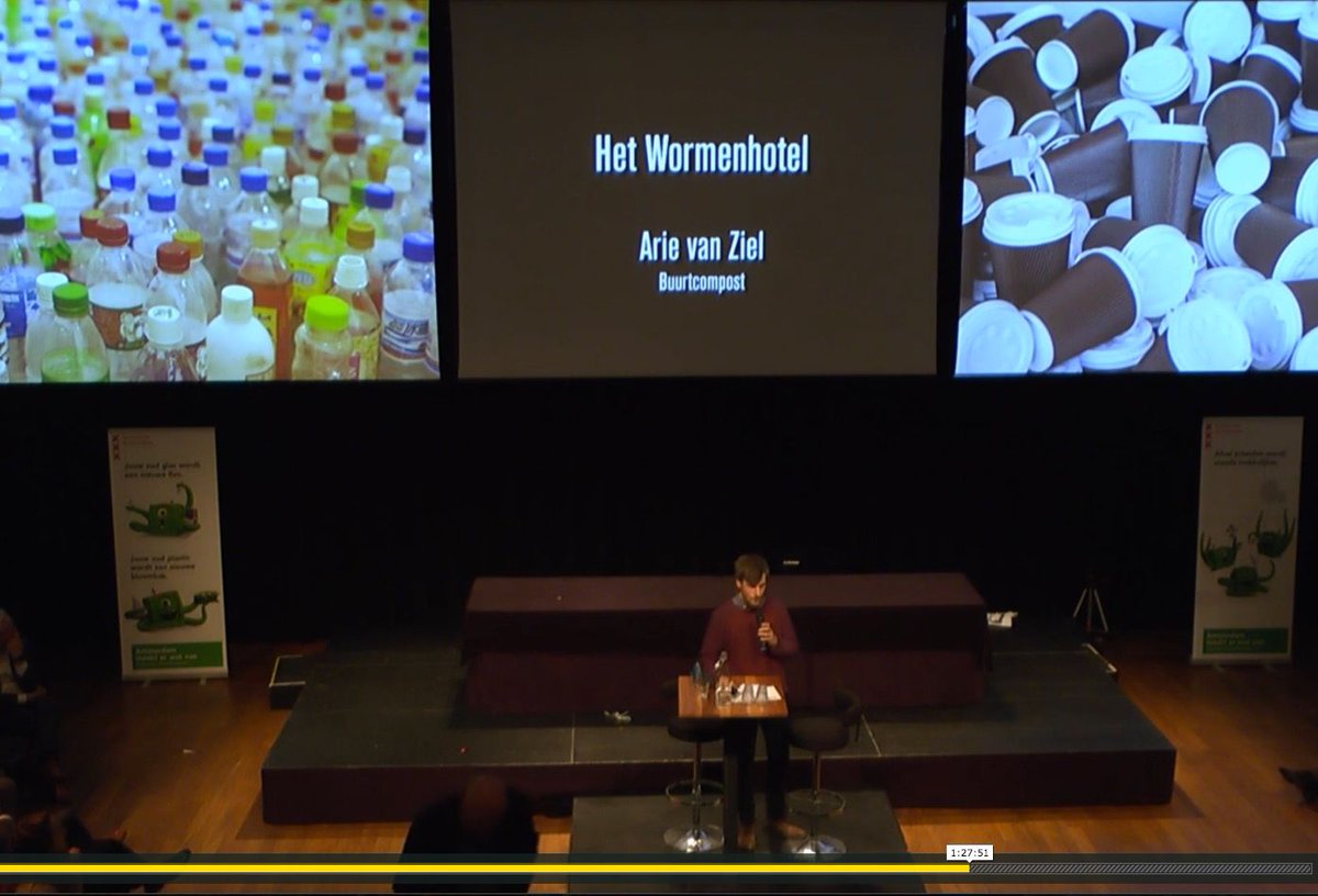 Buurtcompost's tweet photo. Gisteravond @arievanziel over #wormenhotel bij Pakhuis @De_Zwijger: Adam maakt er wat van: van #afval tot #grondstof https://t.co/YMSknv7690 https://t.co/Y4AbJ3hDvG