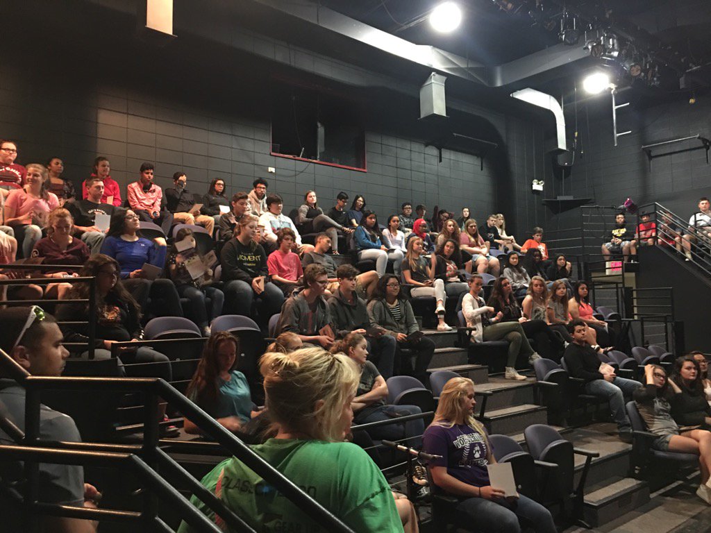 AmberKilburn1's tweet photo. GEAR UP students from @SiouxCityNorth @BlackRaidersEHS @WHS_Activities celebrating mentoring @briar_cliff today! https://t.co/VuoxWbLtDy