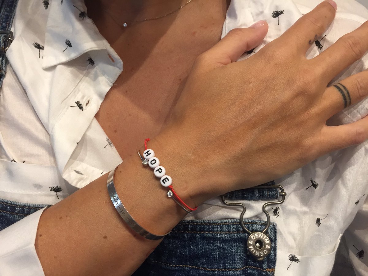 Fière d'être la marraine de Hope ! Bracelets en vente sur hopeproject.fr afin d'améliorer la qualité d'accueil des enfants malades