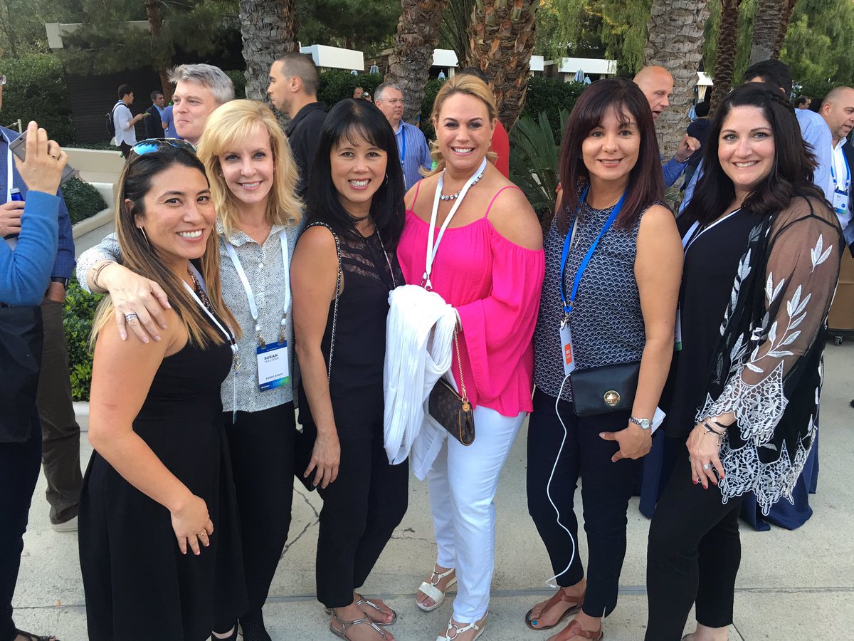 MadelineG331's tweet image. #NetAppEventsTeam #NetAppCONVERGE #PoolParty