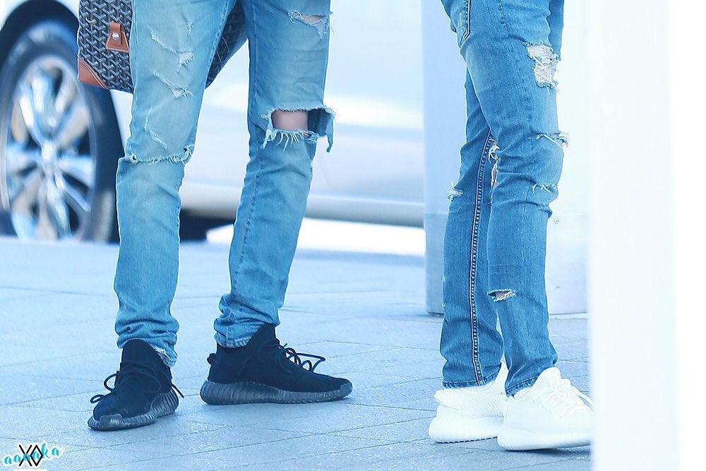 detailspcy's tweet photo. w/ baekhyun 💟 https://t.co/zvr7J7vtPb
