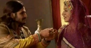 JodhaakbarF's tweet photo. Enjoy ur meal with the loveliest Jodha Akbar.
So lovely &amp; adorable😍😍
#LongLiveJA 
@jasminegrewal98 @Shades_spectrum https://t.co/PSDztZ2dt3