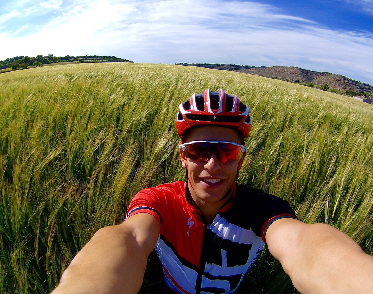 marcmarquez93's tweet image. '@DaniRovira me retó sin querer en su insta. Mira mis 40km en Bici! Aquí el que no corre... rueda, campeón 😉 Lo mío es #BikeObsession! 🚴🚴🚴