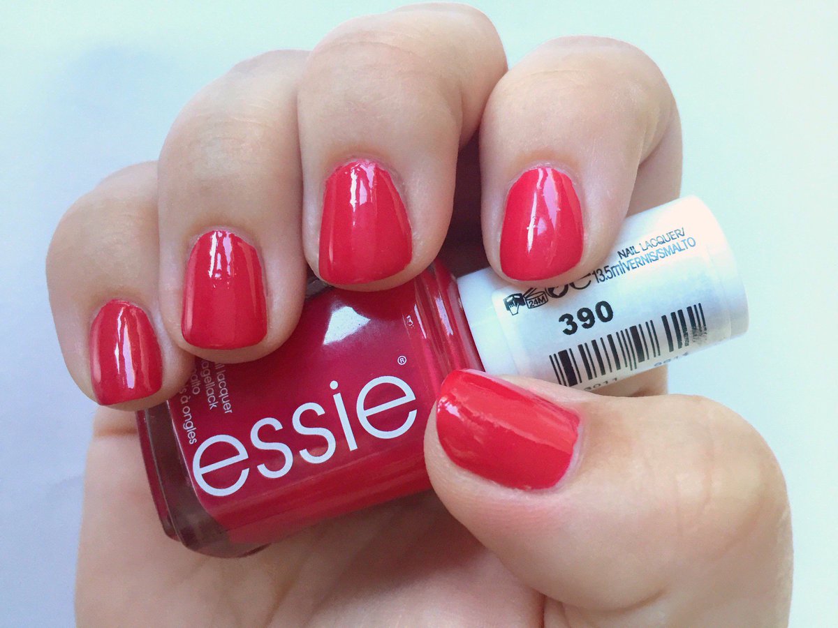 IAmPolishedUp's tweet photo. One of my faves 💅 Essie makes the prettiest pinks, this is altitude attitude.  #essie #altitudeattitude #danishnailpolishblogger #ocw #notd https://t.co/MozSNbqGAD