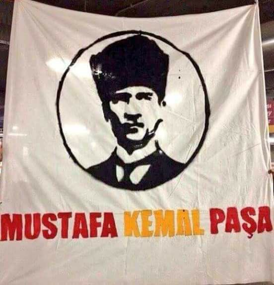 Türkiye Cumhuriyeti'nin Kurtarıcısı ve Kurucusu Mareşal Başkomutan Gazi MUSTAFA KEMAL ATATÜRK !