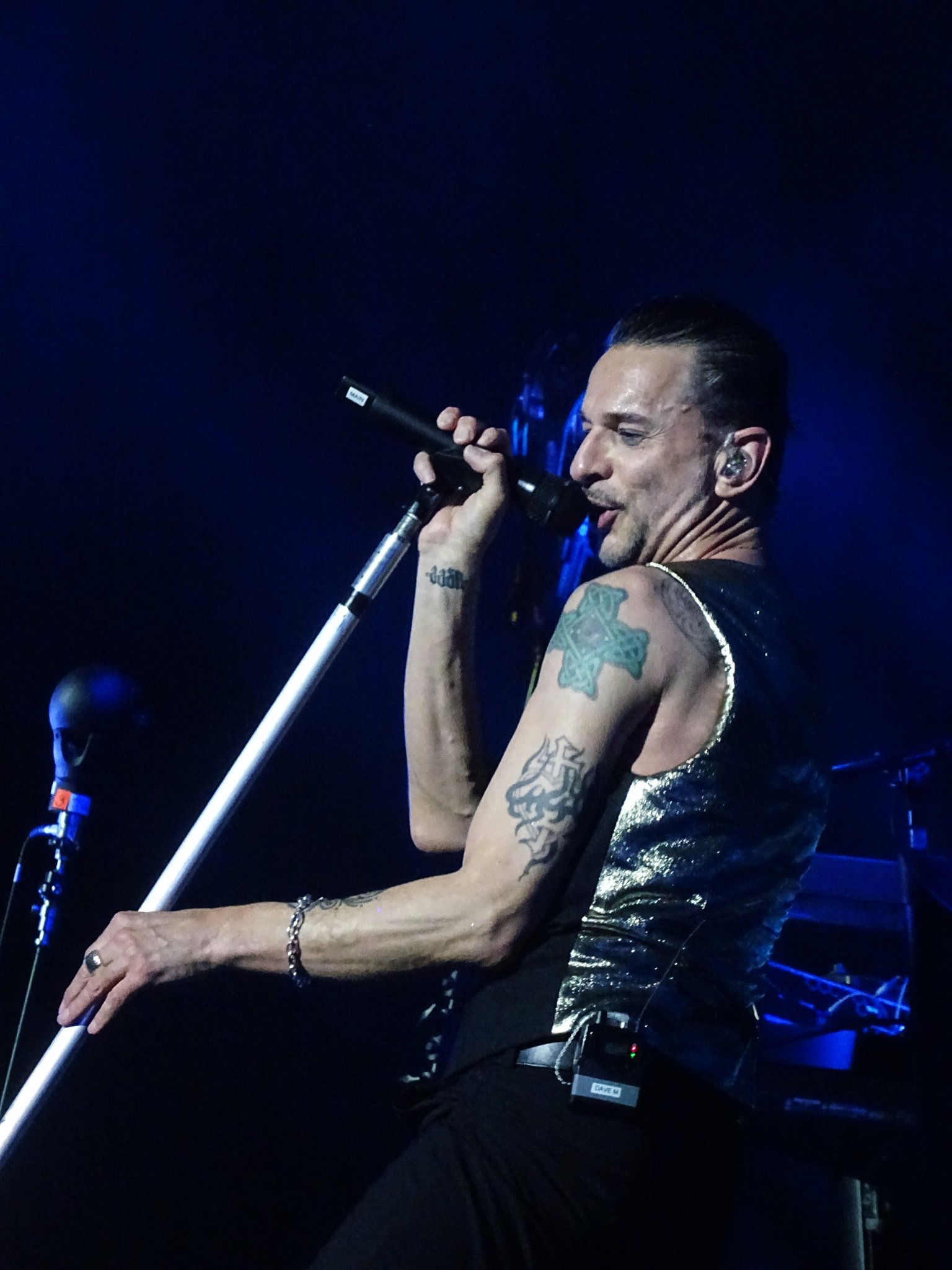 Happy birthday to Dave Gahan     here\s a pic i took in Amsterdam! 